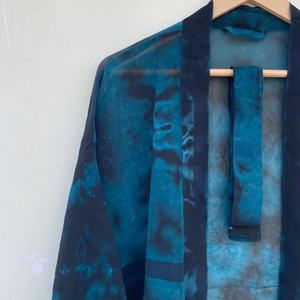 Kimono de seda azul Vintage reciclado Sari Tie Dye Kimono de seda Robe Beach Cover Up Kimono de seda - Product Image 1