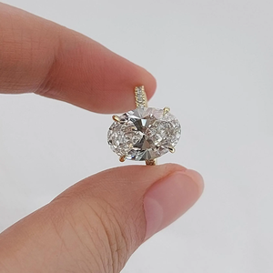 Bague de fiançailles classique pour femme avec diamant ovale, or 18 carats, diamant blanc de laboratoire certifié IGI - Product Image 4