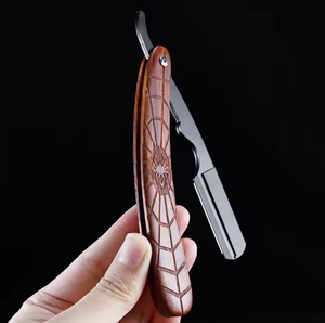 Navaja de afeitar para hombre de acero inoxidable alemán de alta calidad, diseño Cut Throat con mango de madera, en venta. - Product Image 4