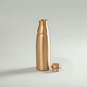 Bouteille d'eau en cuivre pur avec une brillance métallique naturelle, surface polie lisse, ton or élégant, qualité supérieure - Product Image 5