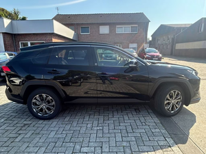 Toyota RAV4 2024 – Elegante SUV Híbrido con Tracción en las Cuatro Ruedas y Características de Seguridad Avanzadas - Product Image 3
