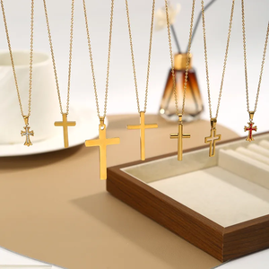 Collar Cruzado de Estilo Simple para Mujer con Baño de Oro Electroplacado e Incrustaciones de Diamantes de Imitación - Product Image 1