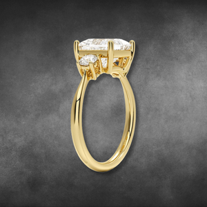 Bague en diamant de laboratoire certifié IGI, or jaune 14 carats, taille princesse, trois pierres, avec diamants ronds sur les côtés, pour femme - Product Image 2