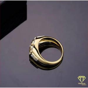 Anillo de Plata 925 con Diamante Cultivado en Laboratorio de Primera Calidad, Diseño Redondo y Atrevido, Tono Dorado, Joyería de Alta Gama para Importadores - Product Image 4