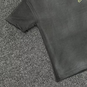 Camiseta de Hombre Negra con Cuello Redondo, 100% Algodón, con Ribete Amarillo en Contraste, Transpirable, de Manga Corta, Tejida, Informal, Talla M - Product Image 3
