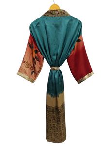Robe kimono de luxe en soie patchwork, cache-maillot de bain, tenue de nuit, longue robe, kimono indien vintage fait main en soie de sari recyclée - Product Image 4