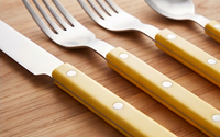 Ensemble de couverts en acier inoxydable avec poignée jaune, 5 pièces, passe au lave-vaisselle, design minimaliste, pour le camping et la maison