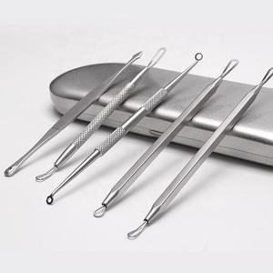 Juego de 5 Herramientas Profesionales de Acero Inoxidable para Eliminar Puntos Negros, Extractor de Acné, Espinillas y Comedones, Kit de Cuidado de la Piel - Product Image 1
