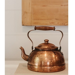Cafetera de cobre A-One Look & Design con textura martillada única, perfecta para regalar a entusiastas y coleccionistas del café. - Product Image 5