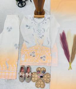 ชุดสาหรี่กะมีซปักลายสำหรับเด็กผู้หญิงจาก NiMa Creations ผ้าเครปธรรมชาติ ทรงปกติ ความยาวระดับเข่า แห้งเร็ว เหมาะสำหรับงานแต่งงานและงานปาร์ตี้ - Product Image 3