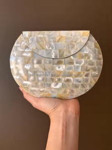 Bolso de mano de lujo hecho a mano con piedra de concha natural, mango de latón, monedero de boda, regalo artesanal de resina - Product Image 2