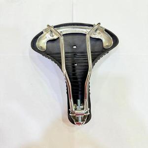 Asiento de Bicicleta Estilo Cuero con Remaches Negros Clásicos, Rieles Dobles de Acero, Cojín Cómodo, Ligero y Duradero para Bicicleta de Carretera - Product Image 4