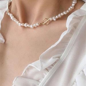 Collier en perles d'eau douce baroque rétro européen américain simple et polyvalent pour femmes, chaîne de clavicule, tendance 2024 - Product Image 1