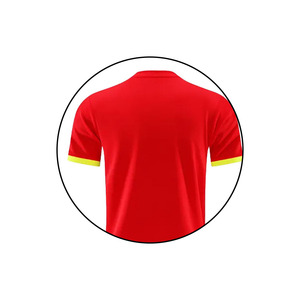 Maillot de football 2026 tendance, couleur unie rouge/jaune, 100 % polyester, col en V, respirant, séchage rapide, manches courtes - Product Image 4
