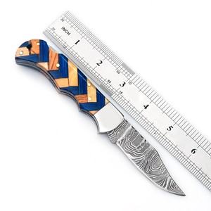 มีดพับเหล็กดามัสกัส ด้ามไม้มะกอกและไม้พัคก้า พร้อมปลอกมีด พกพาสะดวก ใช้สำหรับล่าสัตว์ ตั้งแคมป์ มีดสั่งทำพิเศษ OEM - Product Image 2