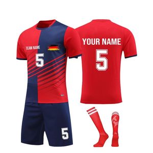 Maillots de football de sublimation haute qualité en tissu mesh respirant, designs personnalisés, kits de football unisexes légers à manches courtes - Product Image 2
