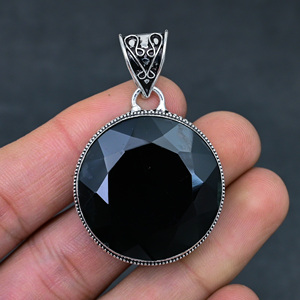 Venta al por mayor de colgantes de plata de ley con ónix negro sintético en forma de lágrima para mujer, joyería. - Product Image 1
