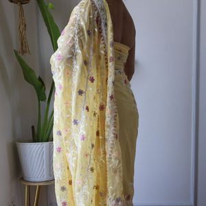 Sari en tissu papillon lourd multicolore brodé Aari avec pierres et blouse de créateur – Prix de gros par Royal Export - Product Image 2