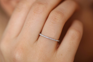 Anillo de Eternidad con Micro Pavé de Diamantes de 0.25 CT en Oro Blanco de 14k_ Anillo de Eternidad con Diamantes de 1.0MM_ Anillo de Boda con Diamantes_ Anillo de Diamantes para Mujer - Product Image 5