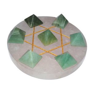 Pirámide de Aventurina verde con Base de cuarzo rosa, 7 unidades - Product Image 1