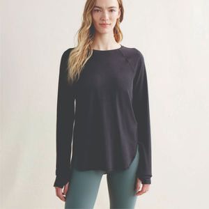 เสื้อยืดแขนยาวผ้าแคนวาสเนื้อนุ่มสำหรับผู้หญิง คุณภาพสูง ออกแบบมาเพื่อความสบายในทุกๆ วัน ระบายอากาศได้ดี ทรงหลวมพอดีตัว เหมาะสำหรับใส่ลำลอง - Product Image 1