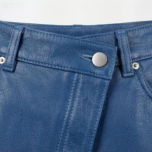 Jupe courte en similicuir à taille haute pour femme, couleur unie avec poche, design brillant, style toutes saisons - Product Image 4
