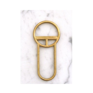 Ouvre-bouteille compact et portable en métal, style porte-clés, léger et durable pour les voyages et les activités de plein air - Product Image 1