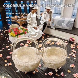 Cesta de Flores de Ratán, Elegante Cesta Tejida a Mano de Color Blanco con Lazo de Cinta, Cesta Decorativa Sostenible para Bodas y Eventos - Product Image 1