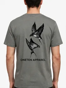 Camiseta de manga corta gris para hombre de Oneten Apparel con logo frontal y estampado de letras en la espalda, 100% algodón, corte regular. - Product Image 1