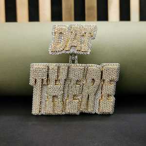 จี้เพชรโมอิสซาไนต์แบบกำหนดเอง VVS ตัวเรือนเงินแท้ 925 ประดับเพชรเต็มตัว จี้ฮิปฮอป จี้สลักชื่อแบบกำหนดเอง จี้อักษรย่อ จี้สองสี - Product Image 2