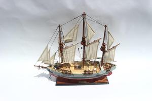Maqueta de Barco de Vela Noruego de Madera Hecha a Mano FRAM - Product Image 2