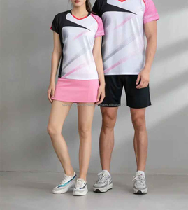Conjunto de uniforme de tenis con estampado de sublimación personalizado, camisa y pantalones cortos deportivos transpirables de secado rápido para hombres y mujeres - Product Image 2