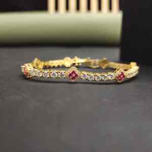 กำไลข้อมือทองคำแท้ 18K แบบคลาสสิก ประดับเพชรทรงกลมเจียระไนแบบบริลเลียนท์ ลายดอกไม้ สำหรับผู้หญิง สไตล์งานแต่งงาน - Product Image 4