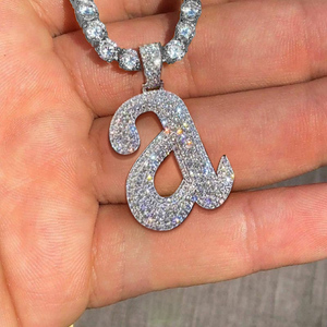 สร้อยคอจี้ตัวอักษรประดับเพชรแบบ Iced Out พร้อมจี้ตัวอักษรประดับเพชร สร้อยคิวบา สไตล์ฮิปฮอป สำหรับผู้ชายและผู้หญิง - Product Image 1