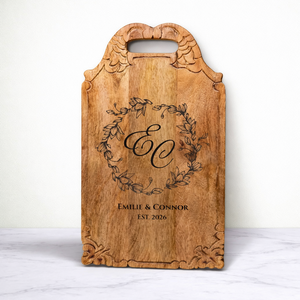 เขียงไม้กระถินแกะสลักลายดอกไม้แบบกำหนดเอง พร้อมสลักชื่อ  ทนทาน ปลอดภัยสำหรับอาหาร เหมาะสำหรับเป็นของขวัญ - Product Image 1