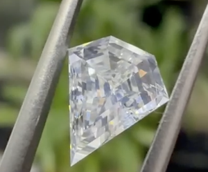 Diamante Cultivado en Laboratorio con Corte en Forma de Cometa, Color E, Corte Fantasía, Certificado por Terceros, Solitario para Fabricación de Joyas - Product Image 1