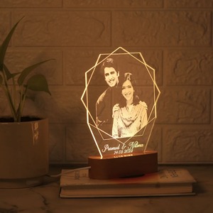 Lampe de nuit LED hexagonale en acrylique avec photo personnalisée, la plus vendue, lampe de table décorative pour chambre à coucher et salon - Product Image 1