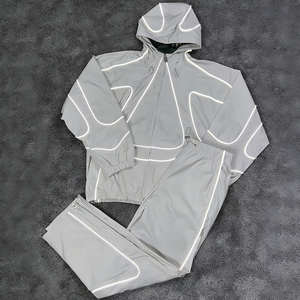 Conjunto de Chaqueta y Pantalón Deportivo de Invierno con Logotipo Personalizado Reflectante, Chaqueta Cortavientos con Cierre y Pantalón Recto de Poliéster para Hombre - Product Image 3