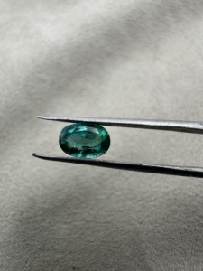 Turmalina natural de corte ovalado, gema azul para la elaboración de joyas - Product Image 4
