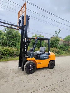 Montacargas Diésel Japonés Usado 7FD30 de 3/5/7 Toneladas con Desplazador Lateral Hidráulico y Mástil de Dos/Tres Etapas - Product Image 5