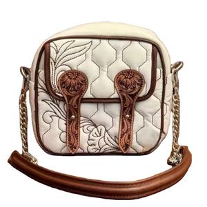 Bolso bandolera de cuero genuino con estampado animal, diseño acolchado, cierre de cremallera, hecho a mano en India, para primavera, verano y otoño. - Product Image 3