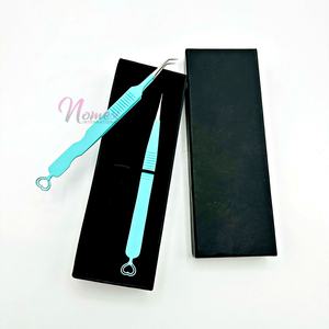 Deux pièces de pince à cils bleu ciel charmante pince à épiler avec coeur sur le fond pince à cils personnalisée - Product Image 1