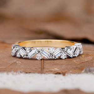 แหวนทอง 14K ประดับเพชรแล็บโกรว์ทรงบาแกตต์ 0.60 กะรัต สำหรับผู้หญิง ดีไซน์คลาสสิคแบบ Eternity Band รับรองโดย IGI เหมาะสำหรับแหวนหมั้นและแหวนแต่งงาน - Product Image 2