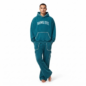 Conjunto Deportivo de Dos Piezas para Hombre, Lavado Ácido, Felpa de Algodón Grueso, Corte Holgado con Hombros Caídos, Logotipo Bordado Frontal con Pedrería Personalizada - Product Image 2