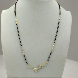 Mangalsutra Tradicional Indio, Cadena de Cuentas Negras Chapada en Oro, Colgante Minimalista de Perlas y Circonitas, Joyería de Uso Diario para Mujer - Product Image 3