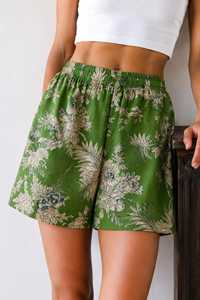 Shorts pour femmes en tissu de laine respirant, à taille élastique, couleur unie verte, coupe décontractée, écologiques, séchage rapide - Product Image 1
