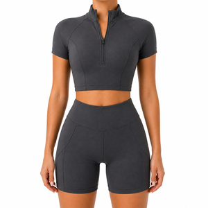 Ensemble décontracté 2 pièces pour femme avec logo personnalisé, T-shirt à manches courtes en toile coton/polyester et short, motif uni, vente en gros - Product Image 1