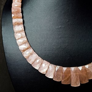 Collar de piedra lunar de melocotón natural, collar elegante hecho a mano para mujer, joyería de piedra lunar, accesorio de moda, venta al por mayor. - Product Image 5
