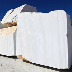 Bloque de Mármol Blanco Natural de Vietnam, Código SON W10, Duradero, Impermeable, Ecológico, Diseño Moderno para Exteriores de Apartamentos y Hoteles - Product Image 1