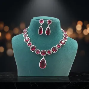 Parure de bijoux classique en alliage plaqué argent avec strass en cristal pour femme, comprenant un collier et des boucles d'oreilles pendantes en forme de goutte d'eau taille poire, idéale pour mariage - Product Image 3